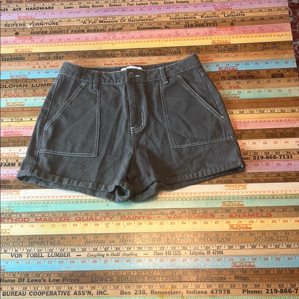 RSQ Tillys womens army green cargo shorts 28 US 6 100% cotton